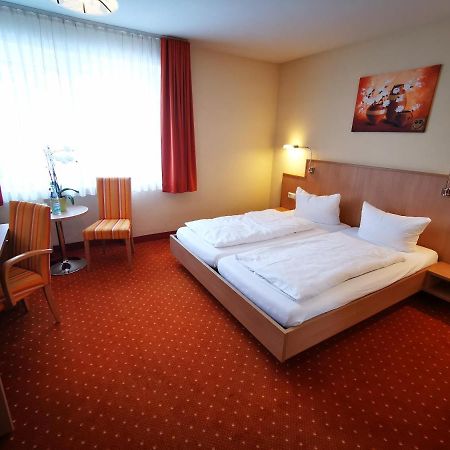 Hotel Touristik Нойенбург ам Рейн Екстериор снимка