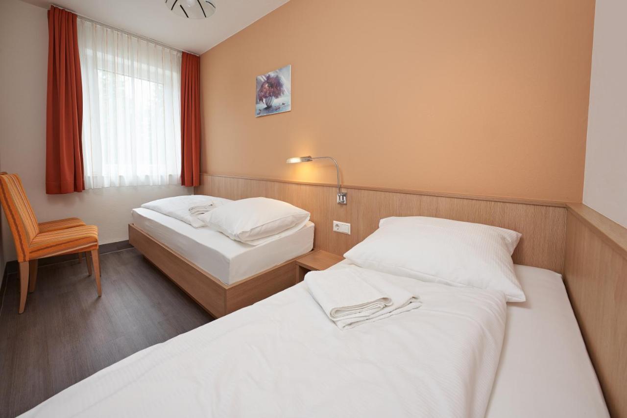 Hotel Touristik Нойенбург ам Рейн Екстериор снимка