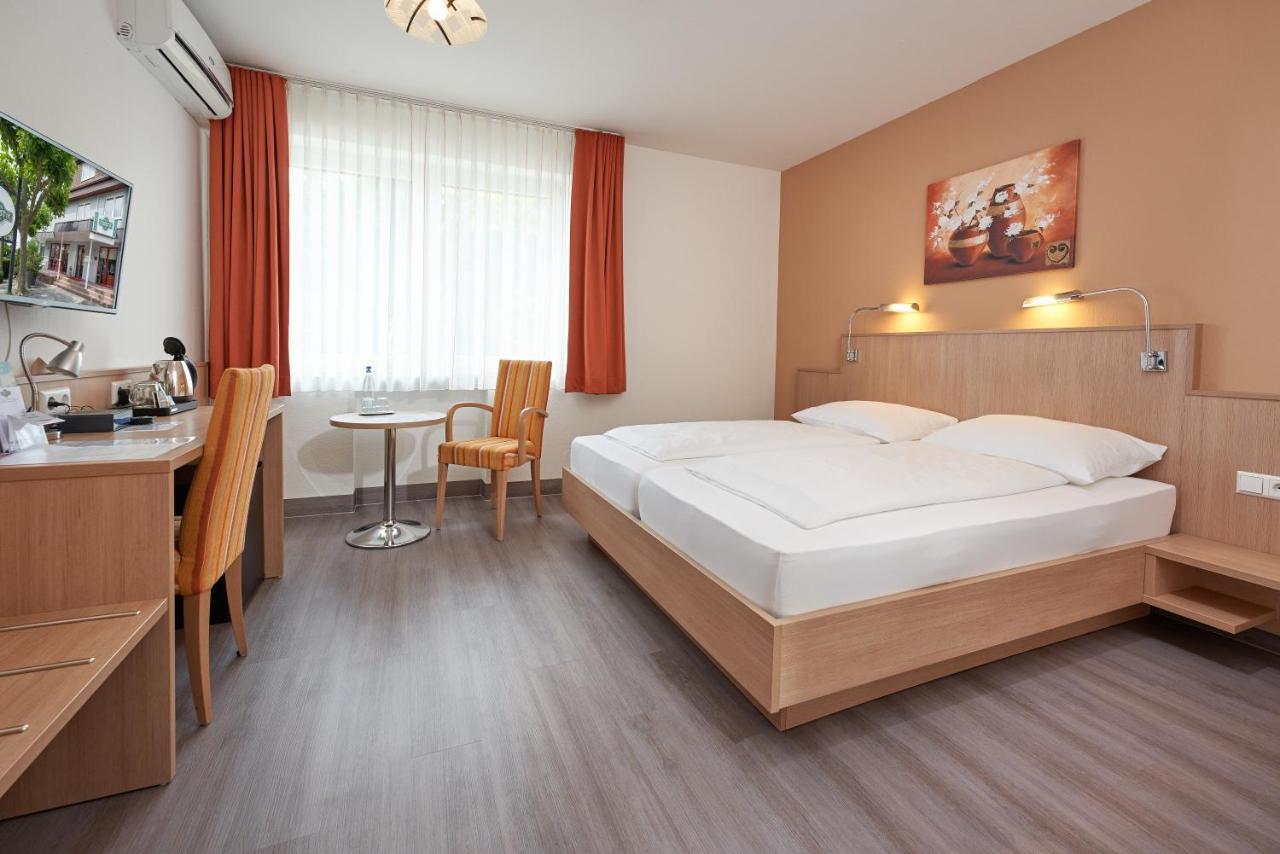 Hotel Touristik Нойенбург ам Рейн Екстериор снимка