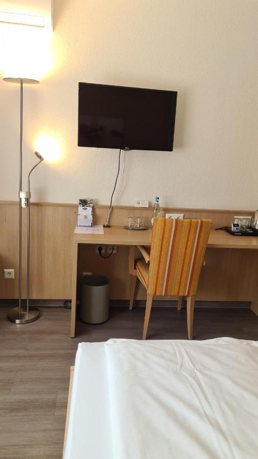 Hotel Touristik Нойенбург ам Рейн Екстериор снимка
